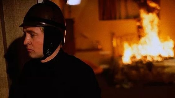 Cᵢₙₑ y ᵣₑₗᵢdₐd           La Quema de Libros: De la Historia a la Ficción en Fahrenheit 451