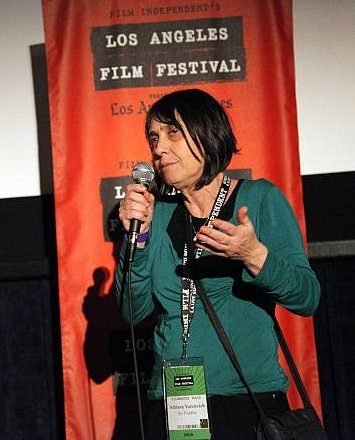 ░Les░presento░a░un░Director░         Adriana Yurcovich