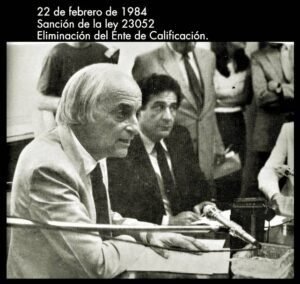 "ᴾᵒʳ ˢᵘᵉʳᵗᵉ ⁿᵒˢ Qᵘᵉᵈᵒ ˢᵘ ᵒᵇʳᵃ"     Manuel Antín