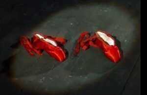ℝ𝕖𝕔𝕠𝕣𝕕𝕒𝕞𝕠𝕤 𝕖𝕝 𝕖𝕤𝕥𝕣𝕖𝕟𝕠 𝕕𝕖      Las zapatillas rojas