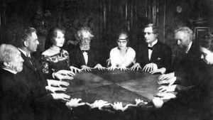 ¤ 𝓗𝓪𝓫𝓵𝓮𝓶𝓸𝓼 𝓭𝓮 𝓒𝓲𝓷𝓮 𝓽𝓮 𝓲𝓷𝓿𝓲𝓽𝓪 𝓪 𝓿𝓮𝓻 ¤                                    El Cine de Fritz Lang              𝘕𝘰𝘵𝘢 2