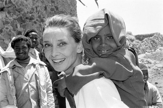 🌟 R͙e͙c͙o͙r͙d͙a͙m͙o͙s͙ e͙l͙ c͙u͙m͙p͙l͙e͙a͙ño͙s͙ d͙e͙ 🌟 Audrey Hepburn